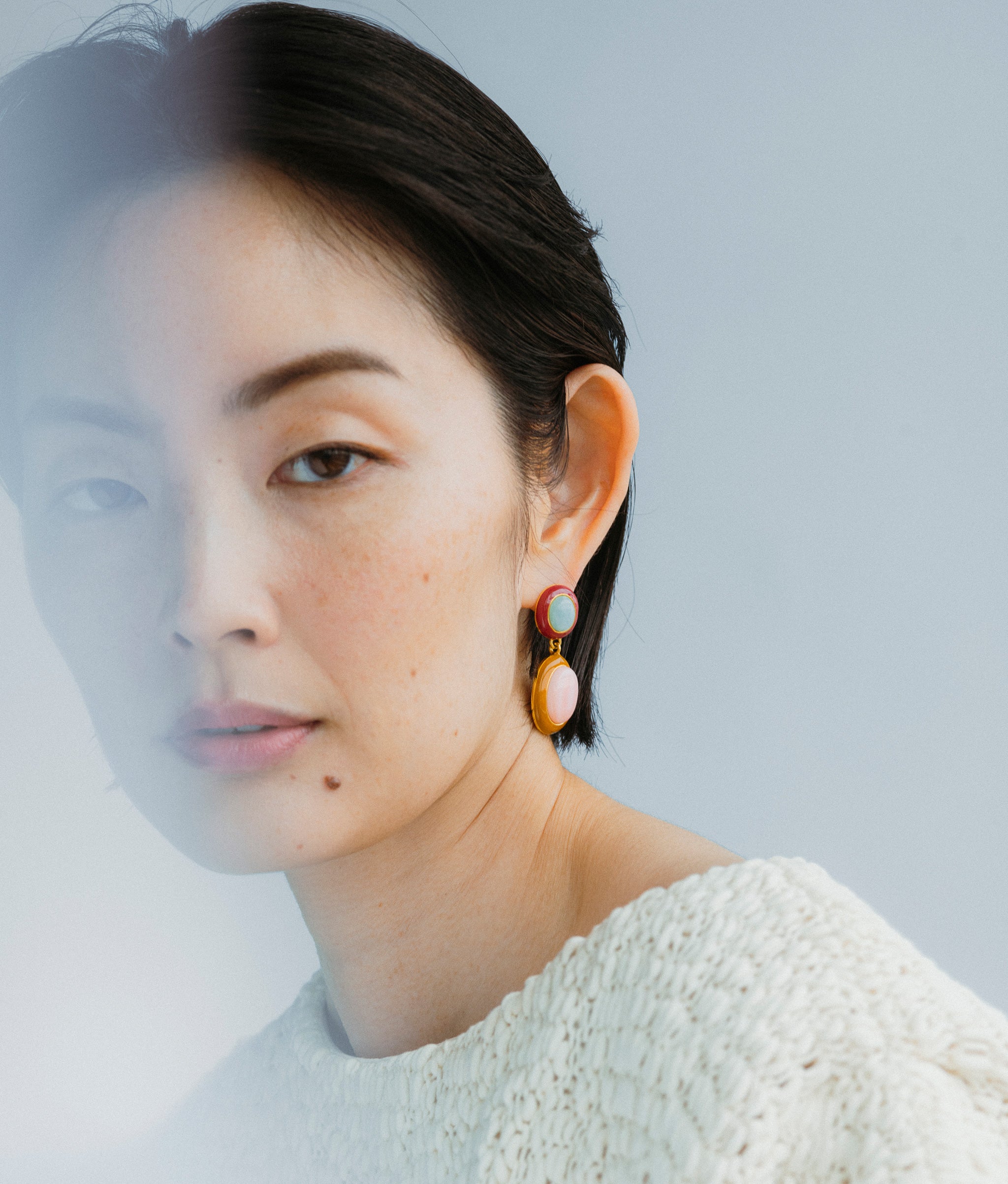 Model wears Papaya Earrings in Pink Conch.