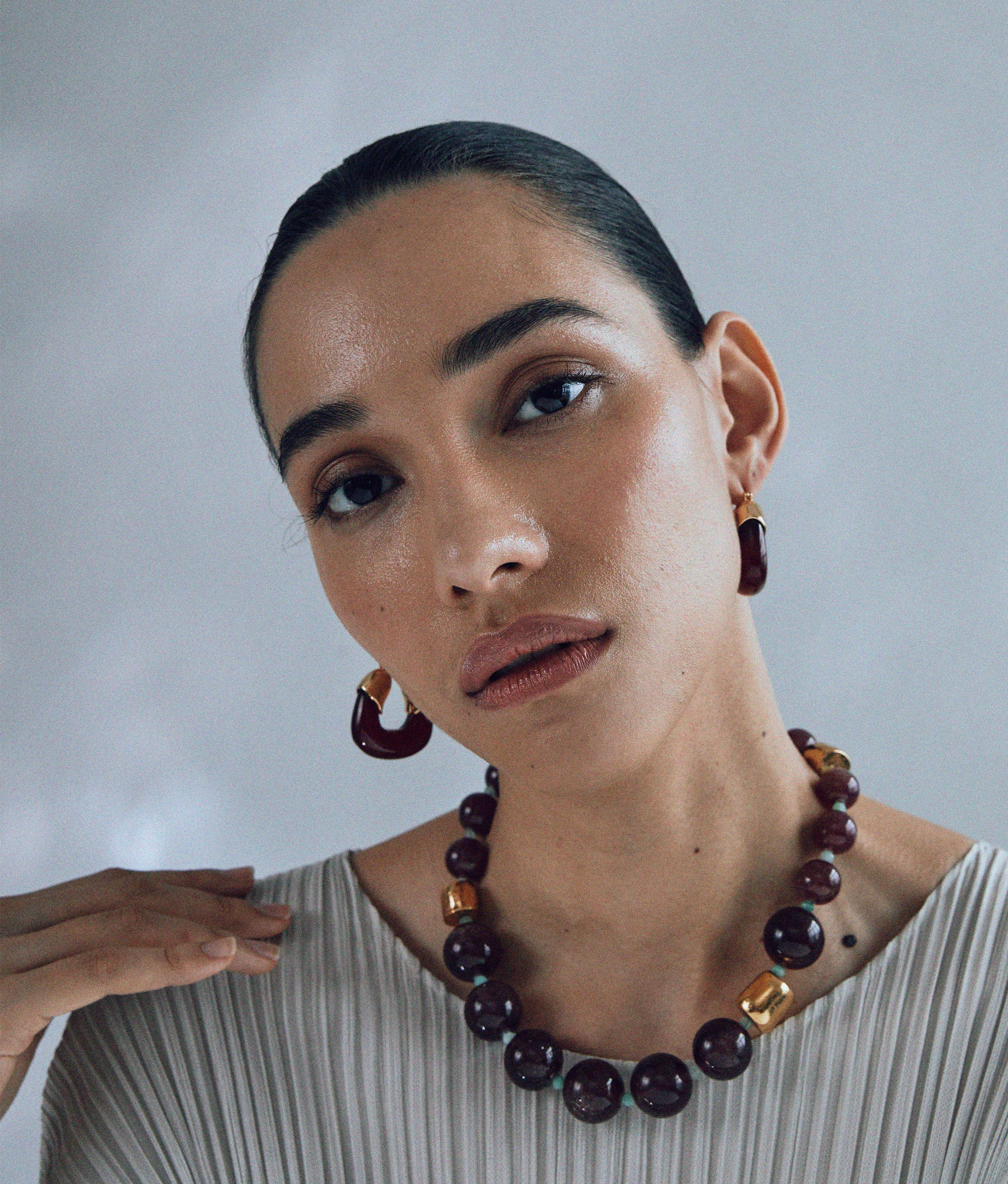 Model wears California Modern Collar styled with Organic Hoops In Currant.