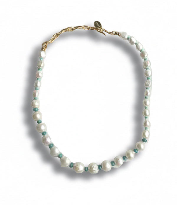 Cool Summer Pearl Necklace in White