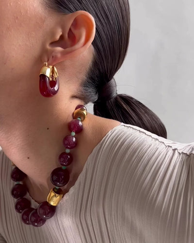 Video shows model pairing California Modern Collar and Organic Hoops In Currant.